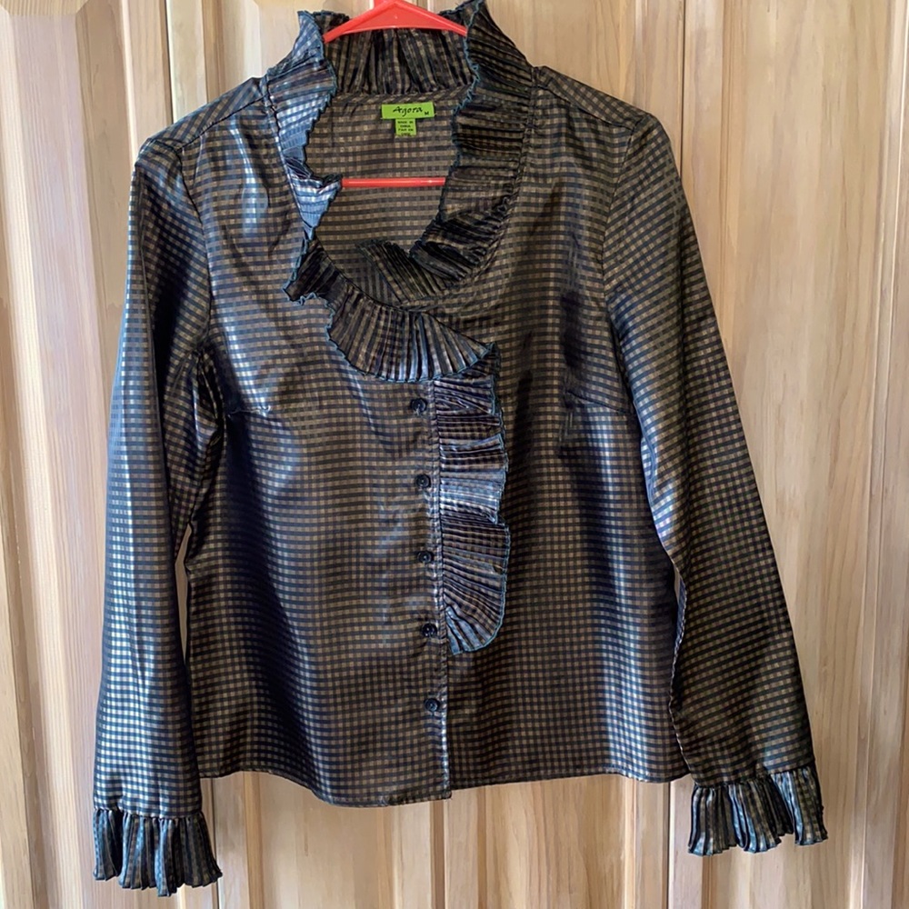 Black/metallic bronze pleat ruffle buttoned blouse
